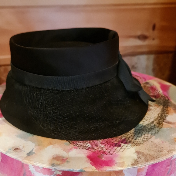 Bullock\'s of Los Angeles  Black Felt Satin Hat Bow Netting Veil Vintage 22.5 EUC main image 4
